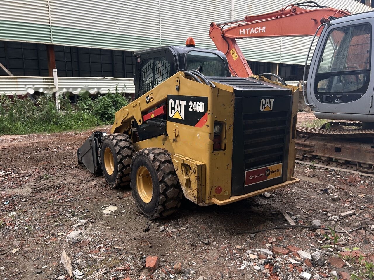 Caterpillar 246D - Мини-погрузчик с бортовым поворотом: фото 2 Caterpillar 246D - Мини-погрузчик с бортовым поворотом: фото 2