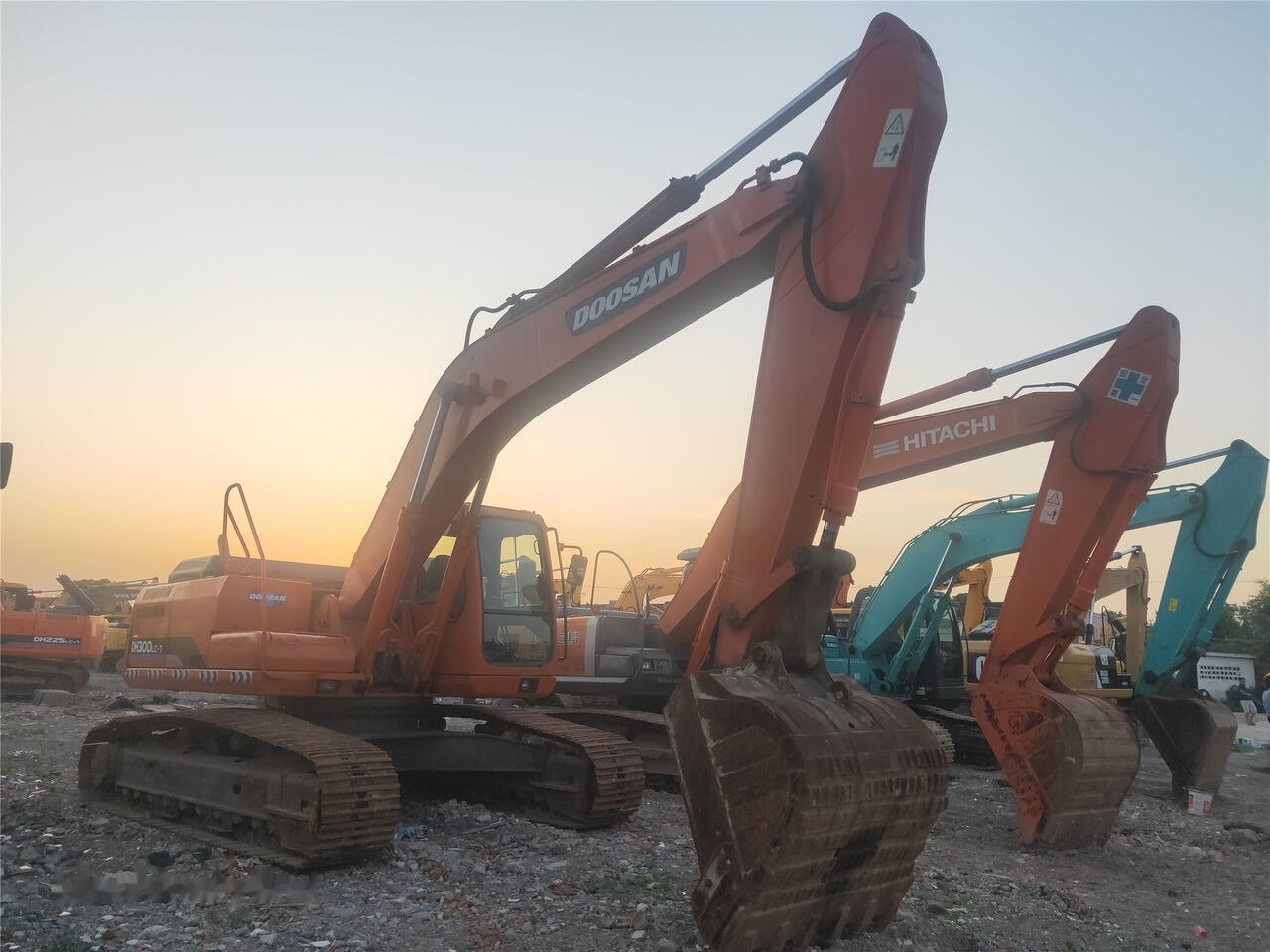Doosan DH300LC-7 - Гусеничный экскаватор: фото 1 Doosan DH300LC-7 - Гусеничный экскаватор: фото 1