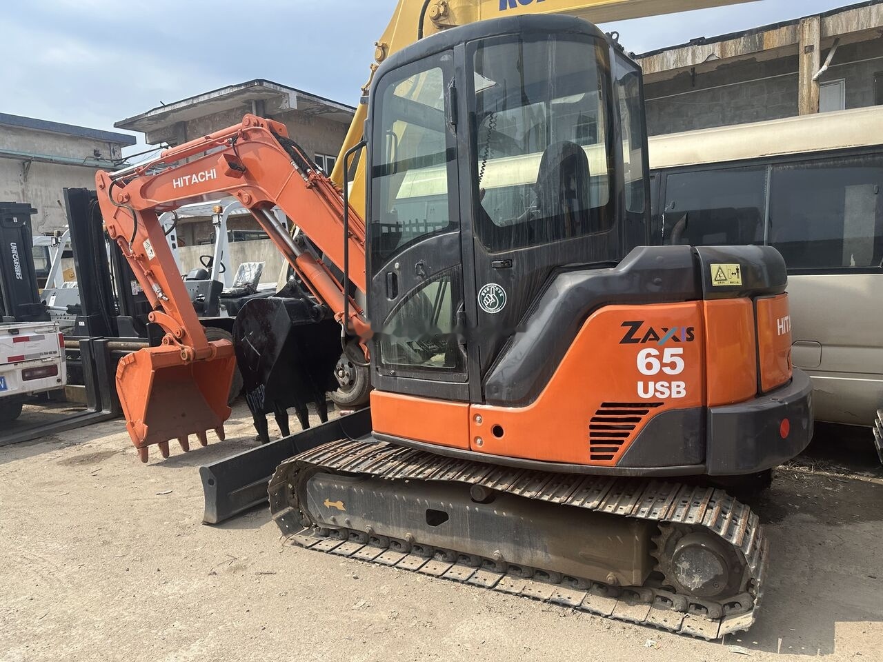 Hitachi ZX65 - Мини-экскаватор: фото 5 Hitachi ZX65 - Мини-экскаватор: фото 5
