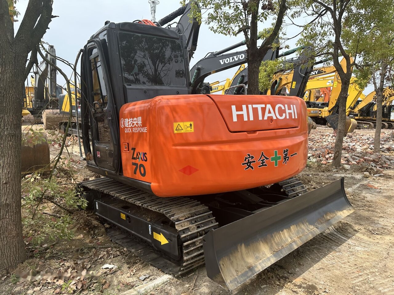 Hitachi ZX70 - Гусеничный экскаватор: фото 1 Hitachi ZX70 - Гусеничный экскаватор: фото 1