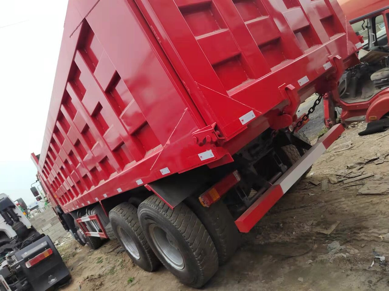 Самосвал Howo 375 8x4: фото 6