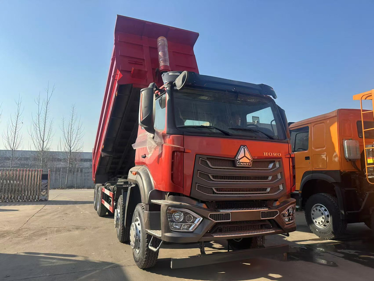 Howo HAOHAN DUMP TRUCK 8X4 - Самосвал: фото 1 Howo HAOHAN DUMP TRUCK 8X4 - Самосвал: фото 1