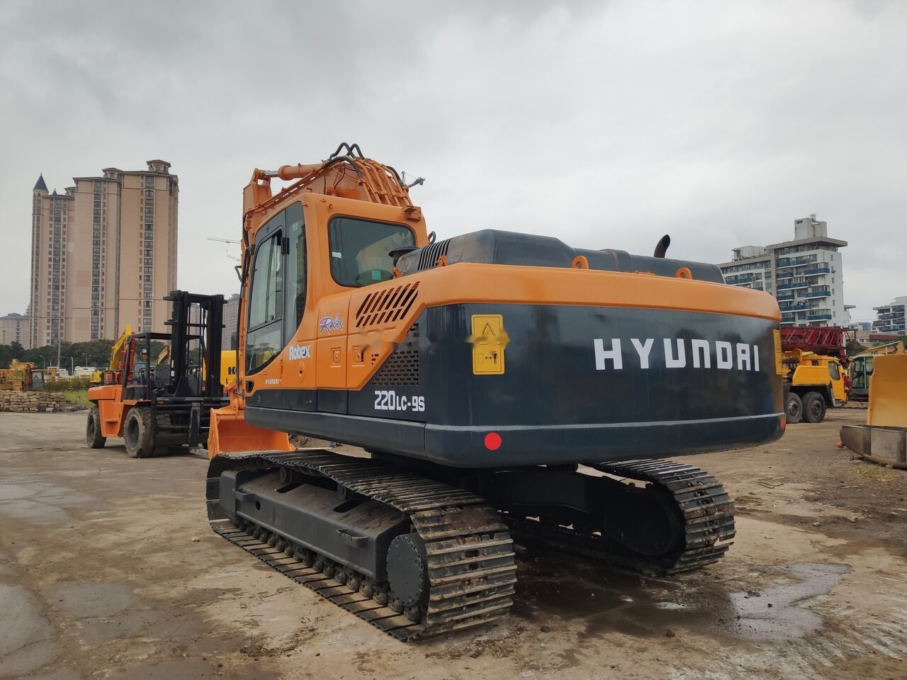 Hyundai R220LC-9 - Гусеничный экскаватор: фото 3 Hyundai R220LC-9 - Гусеничный экскаватор: фото 3