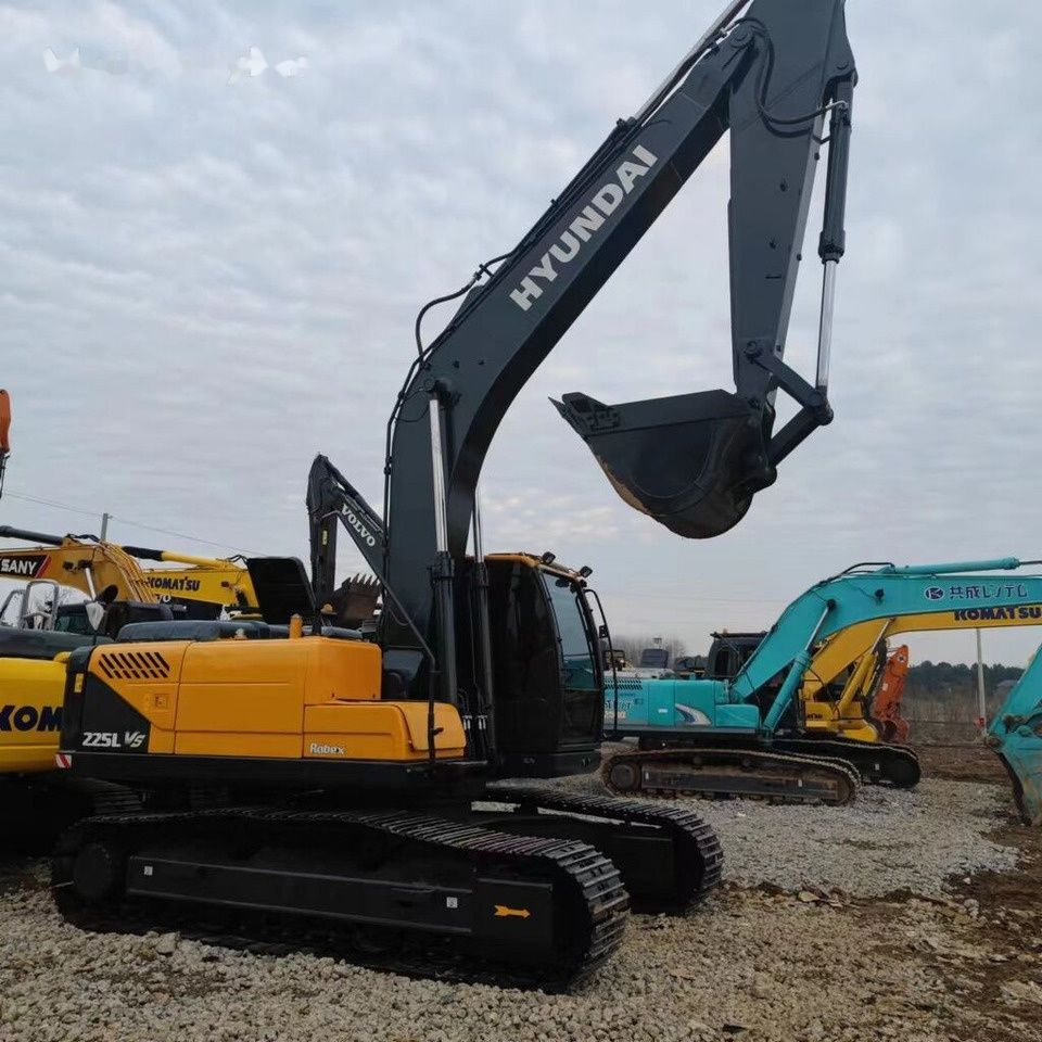 Hyundai R225 - Гусеничный экскаватор: фото 1 Hyundai R225 - Гусеничный экскаватор: фото 1