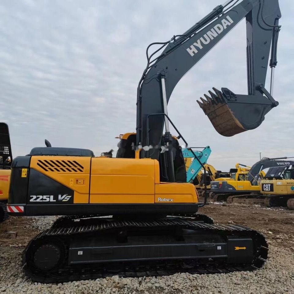 Hyundai R225 - Гусеничный экскаватор: фото 2 Hyundai R225 - Гусеничный экскаватор: фото 2