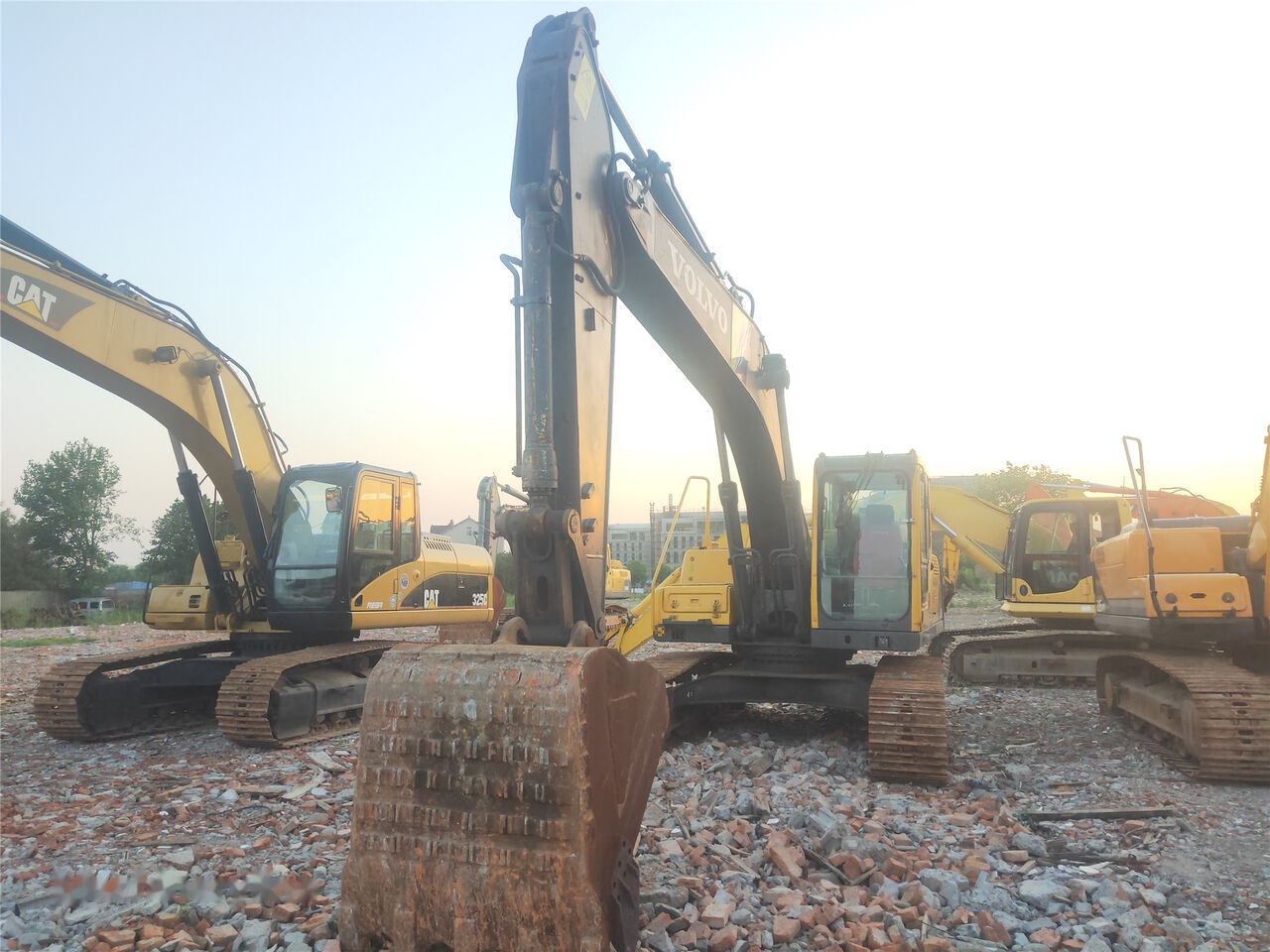 Volvo EC210BLC - Гусеничный экскаватор: фото 1 Volvo EC210BLC - Гусеничный экскаватор: фото 1