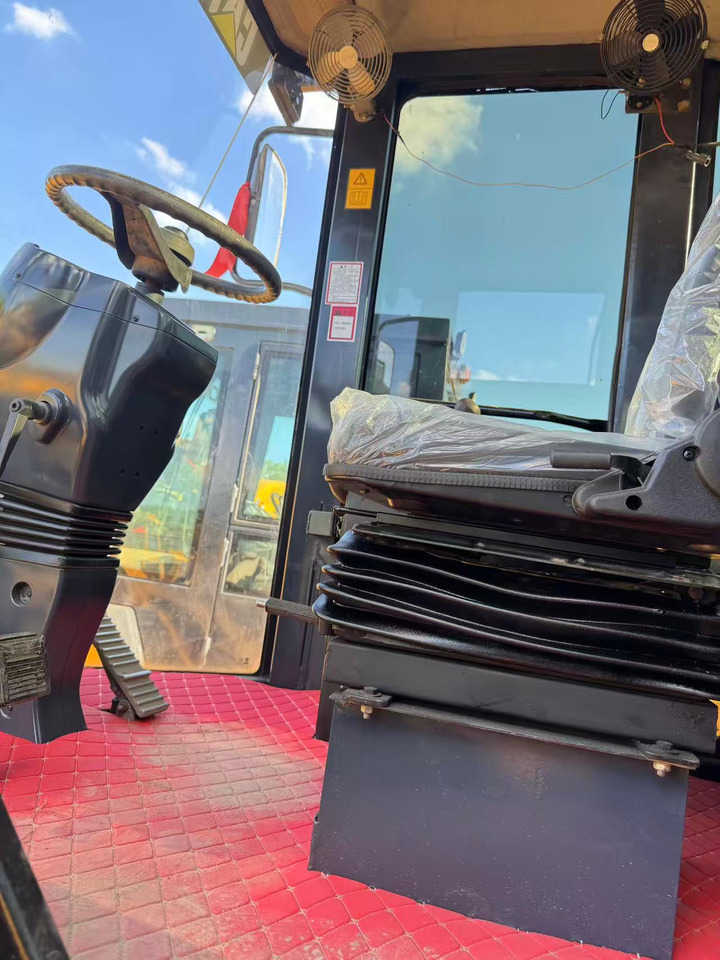 CATERPILLAR CS683E - Дорожный каток: фото 4 CATERPILLAR CS683E - Дорожный каток: фото 4