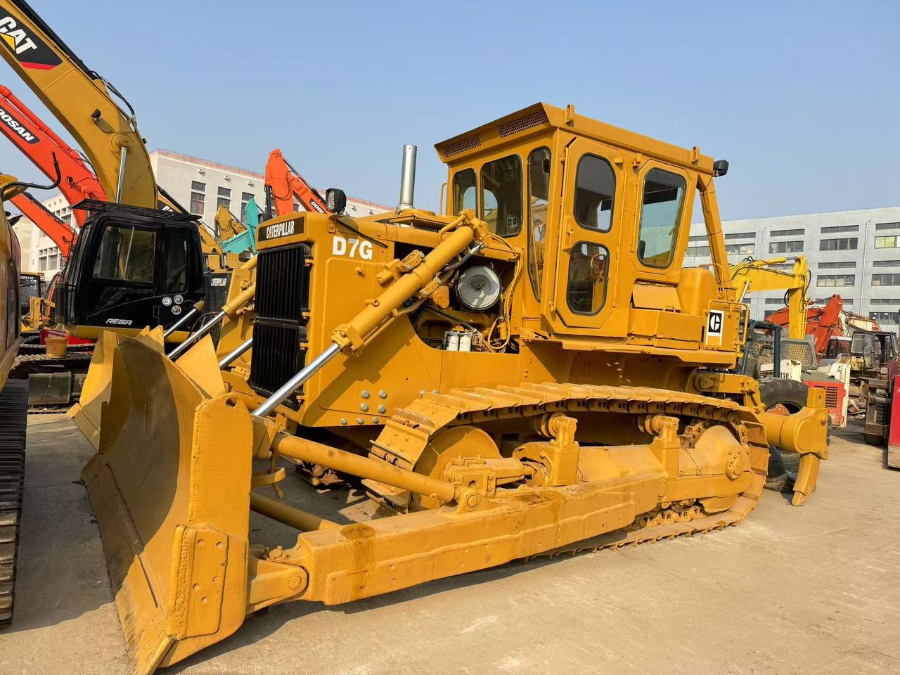 CATERPILLAR D7G - Бульдозер: фото 1 CATERPILLAR D7G - Бульдозер: фото 1