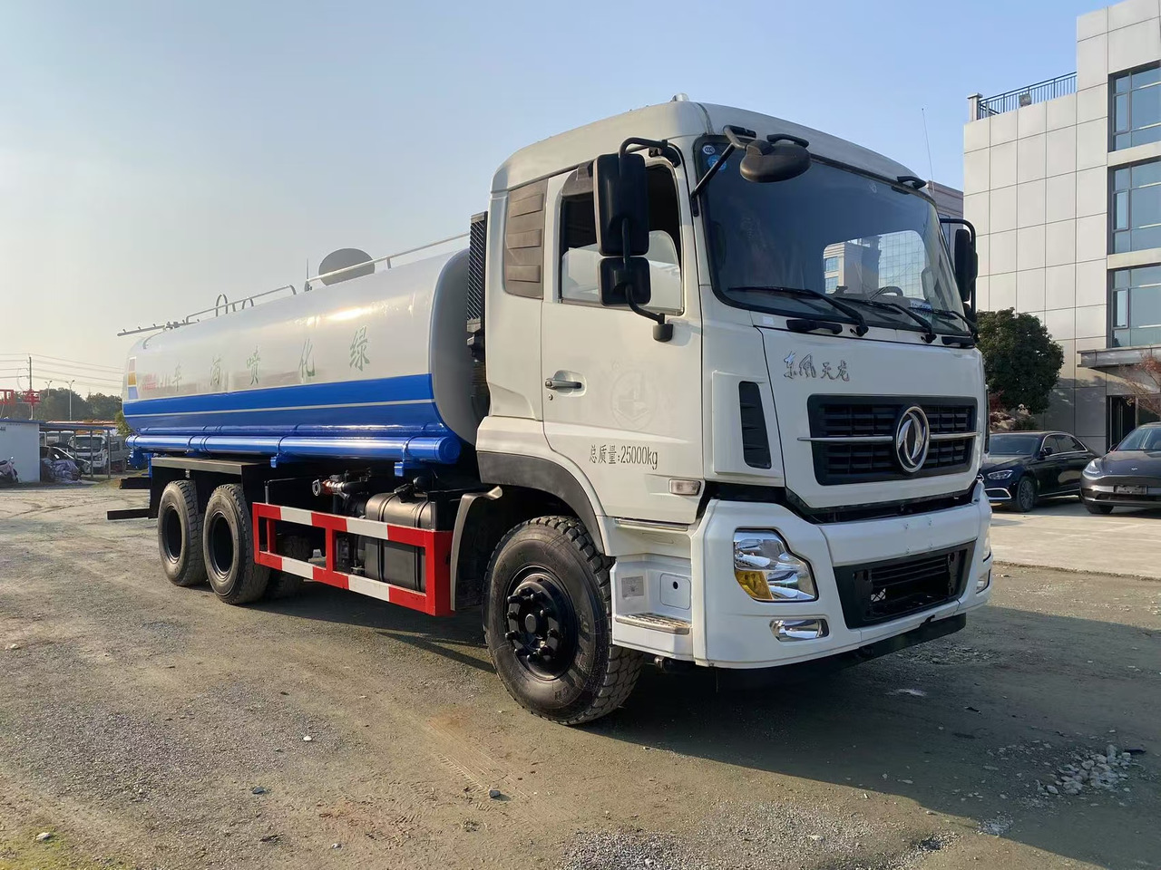 DONGFENG 20000L water truck Sprinkler - Грузовик-цистерна: фото 4 DONGFENG 20000L water truck Sprinkler - Грузовик-цистерна: фото 4