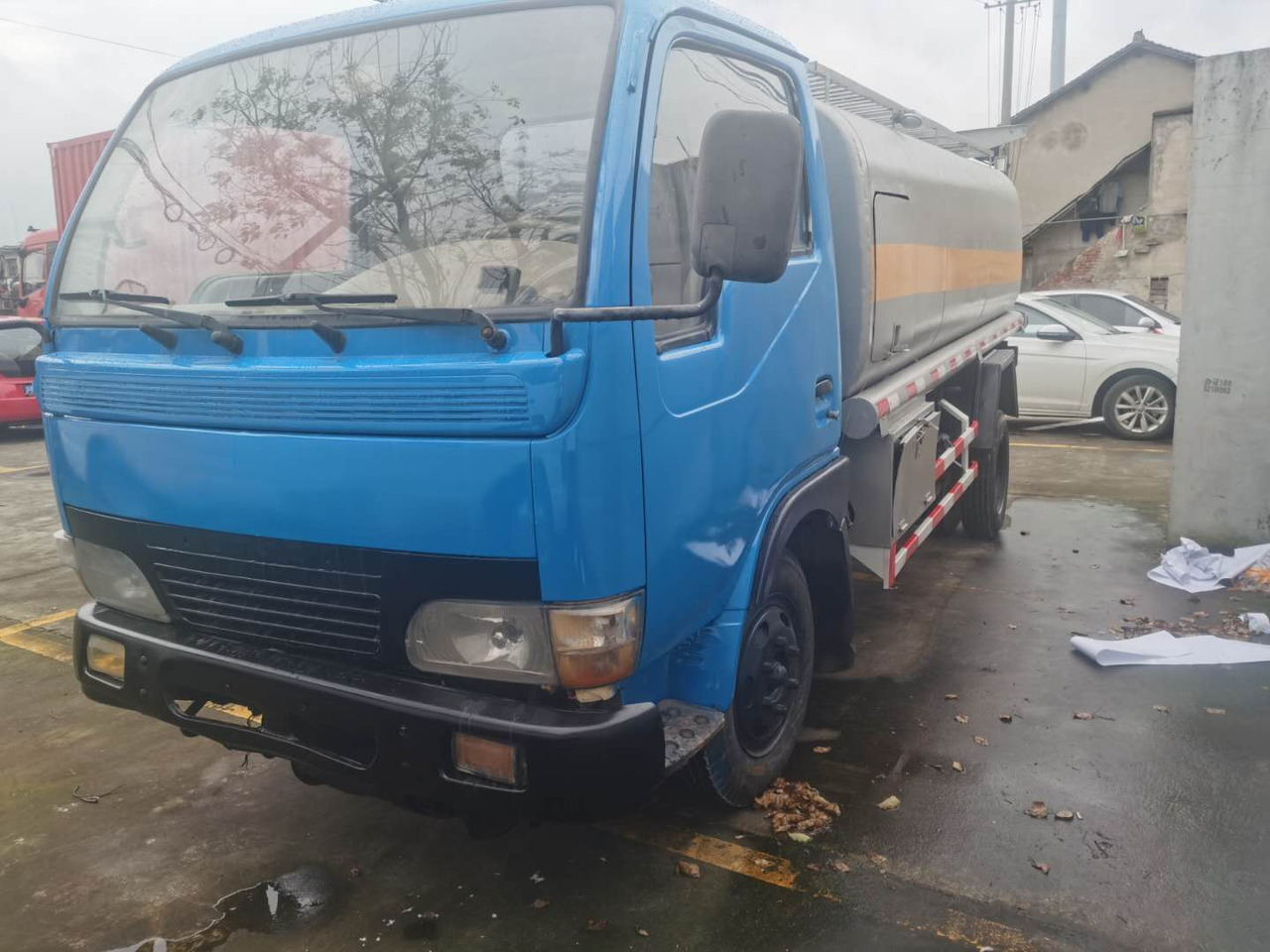 DONGFENG 6ton - Грузовик-цистерна: фото 2 DONGFENG 6ton - Грузовик-цистерна: фото 2