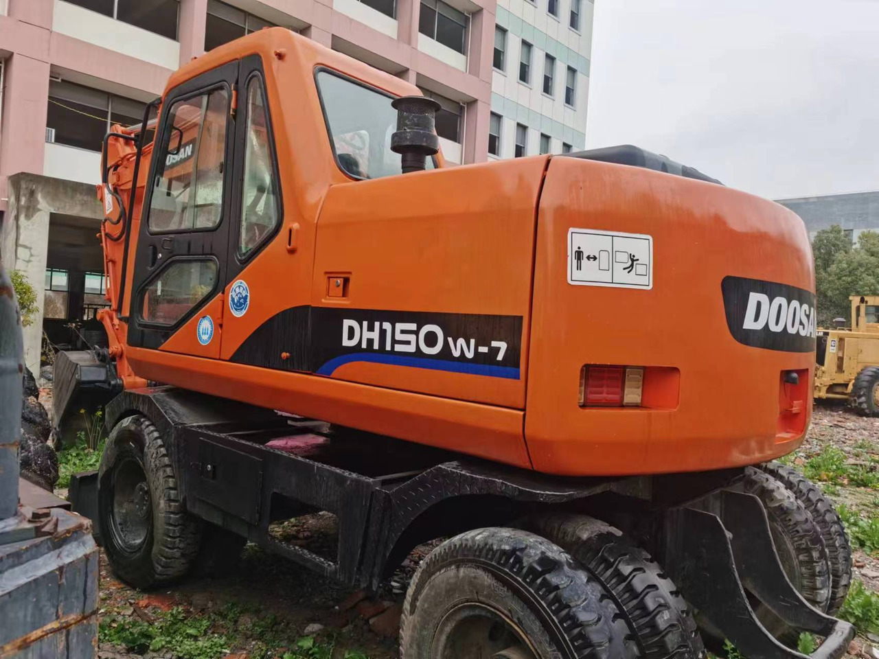DOOSAN DH150W-7 - Колёсный экскаватор: фото 2 DOOSAN DH150W-7 - Колёсный экскаватор: фото 2