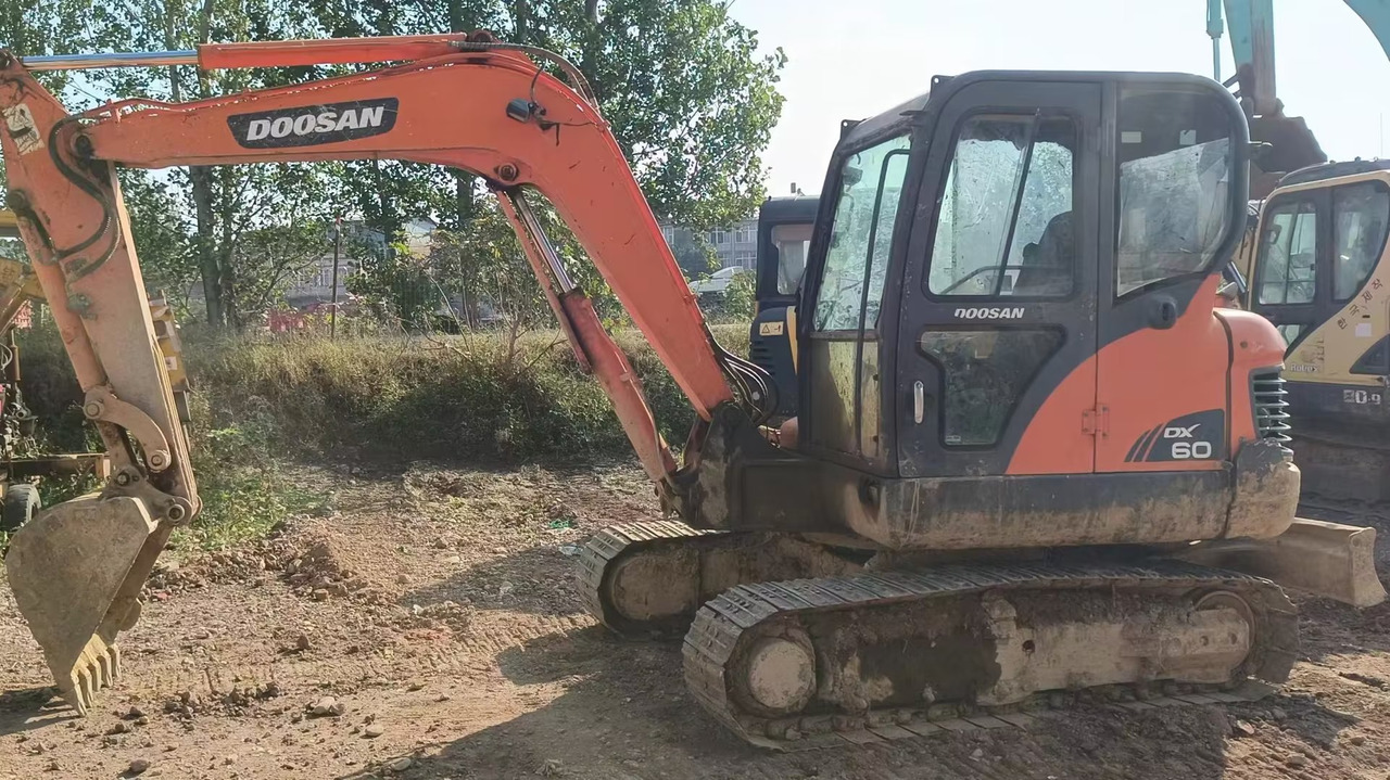 DOOSAN dx60 - Мини-экскаватор: фото 1 DOOSAN dx60 - Мини-экскаватор: фото 1