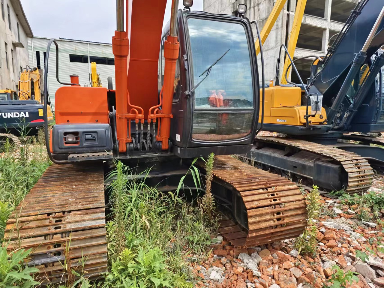 HITACHI EX120-5 - Гусеничный экскаватор: фото 3 HITACHI EX120-5 - Гусеничный экскаватор: фото 3