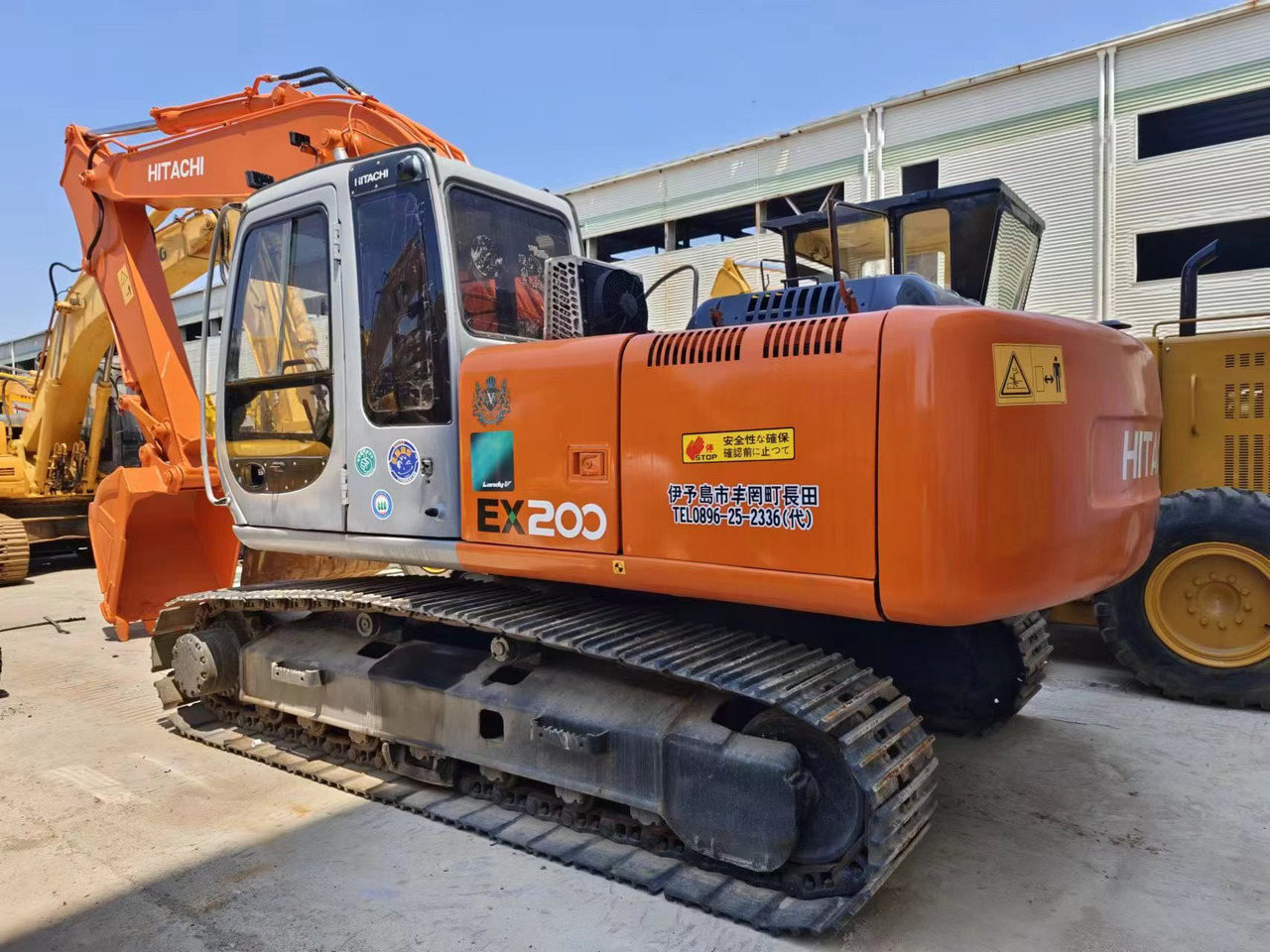 HITACHI EX200-5 - Гусеничный экскаватор: фото 1 HITACHI EX200-5 - Гусеничный экскаватор: фото 1