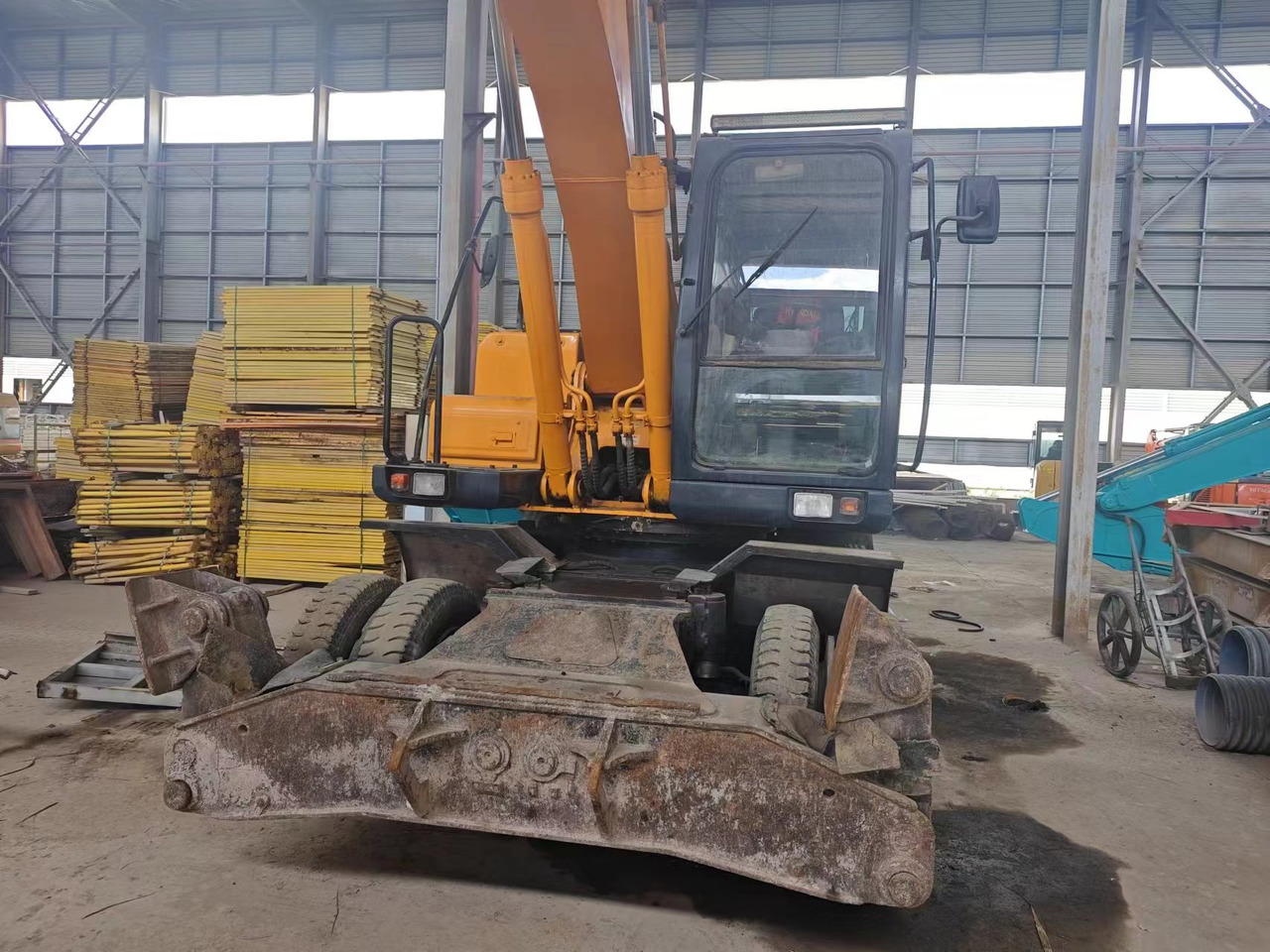 HYUNDAI 210W-7 - Колёсный экскаватор: фото 3 HYUNDAI 210W-7 - Колёсный экскаватор: фото 3