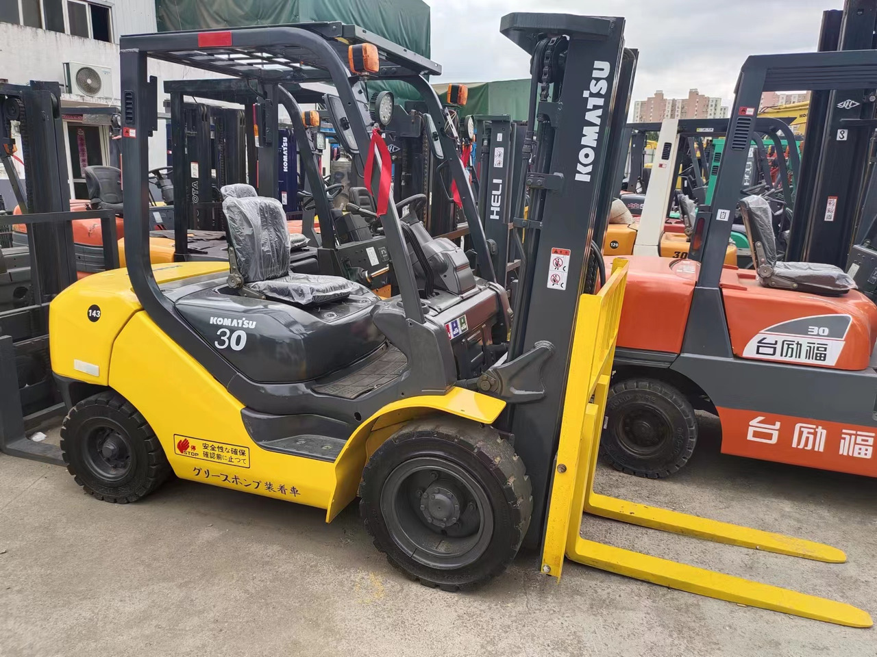 KOMATSU FD30 FD50 FD70 Japanese diesel forklift - Дизельный погрузчик: фото 1 KOMATSU FD30 FD50 FD70 Japanese diesel forklift - Дизельный погрузчик: фото 1
