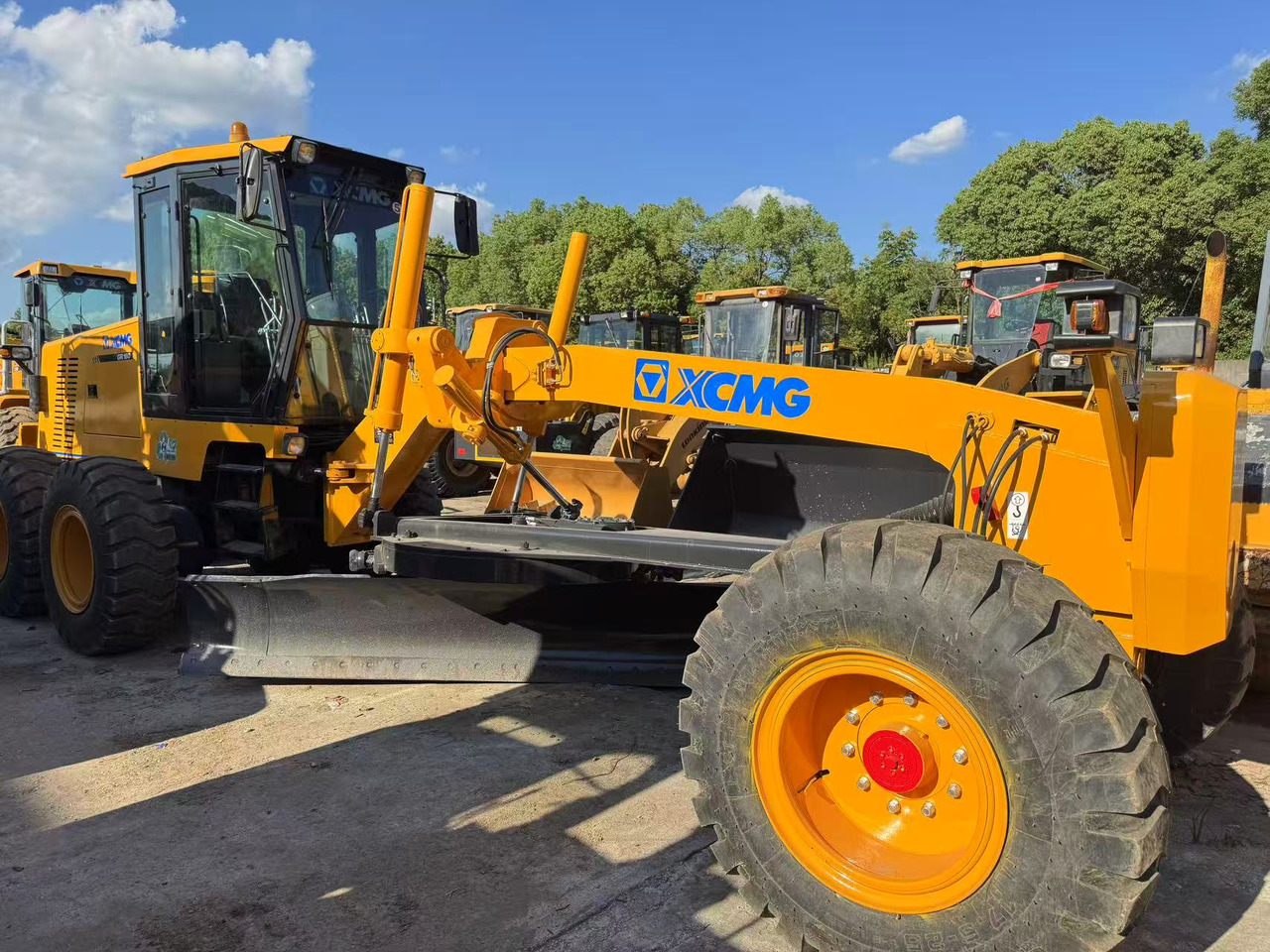 XCMG GR180 - Грейдер: фото 1 XCMG GR180 - Грейдер: фото 1