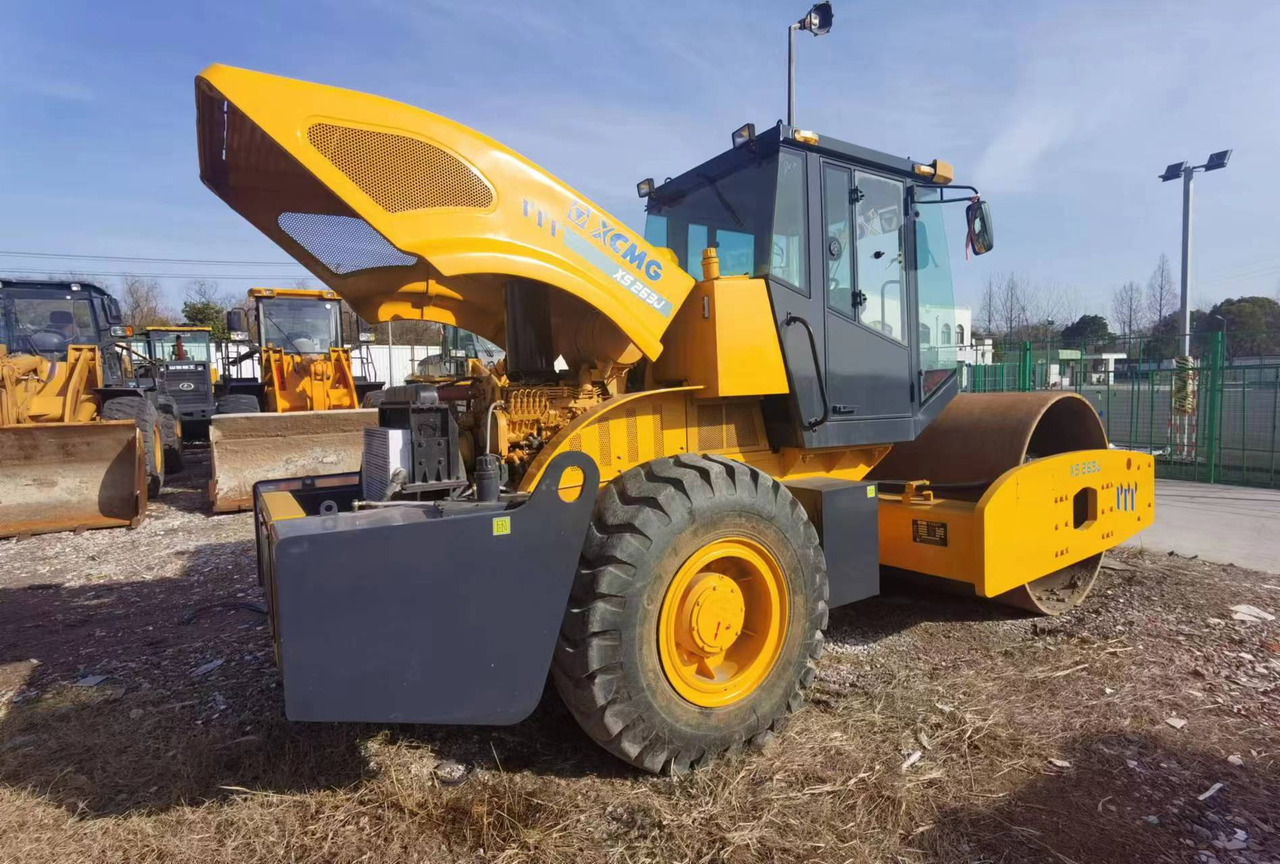 XCMG XS263J - Компактор: фото 3 XCMG XS263J - Компактор: фото 3