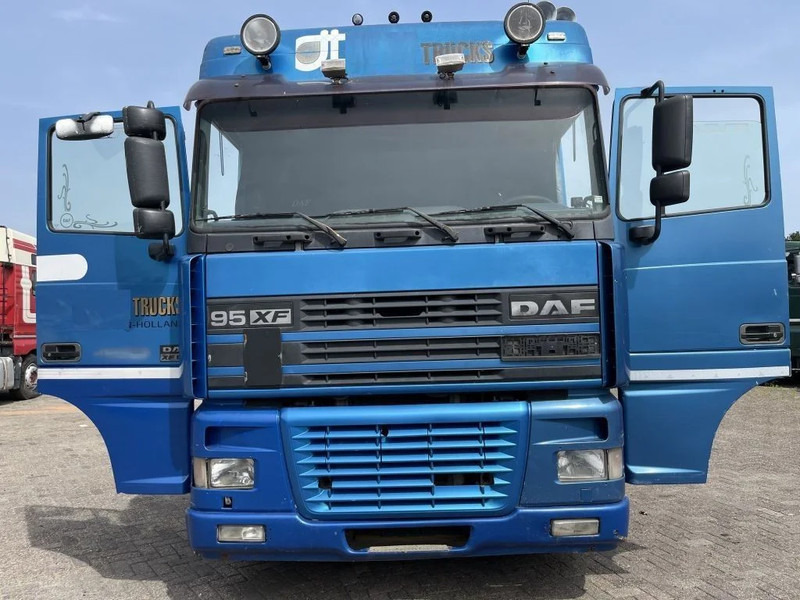 DAF XF 95.530 Tractor unit - Тягач: фото 2 DAF XF 95.530 Tractor unit - Тягач: фото 2
