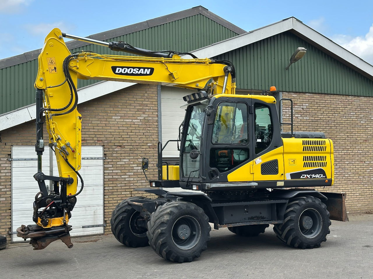 Doosan DX140W-5 - Колёсный экскаватор: фото 2 Doosan DX140W-5 - Колёсный экскаватор: фото 2