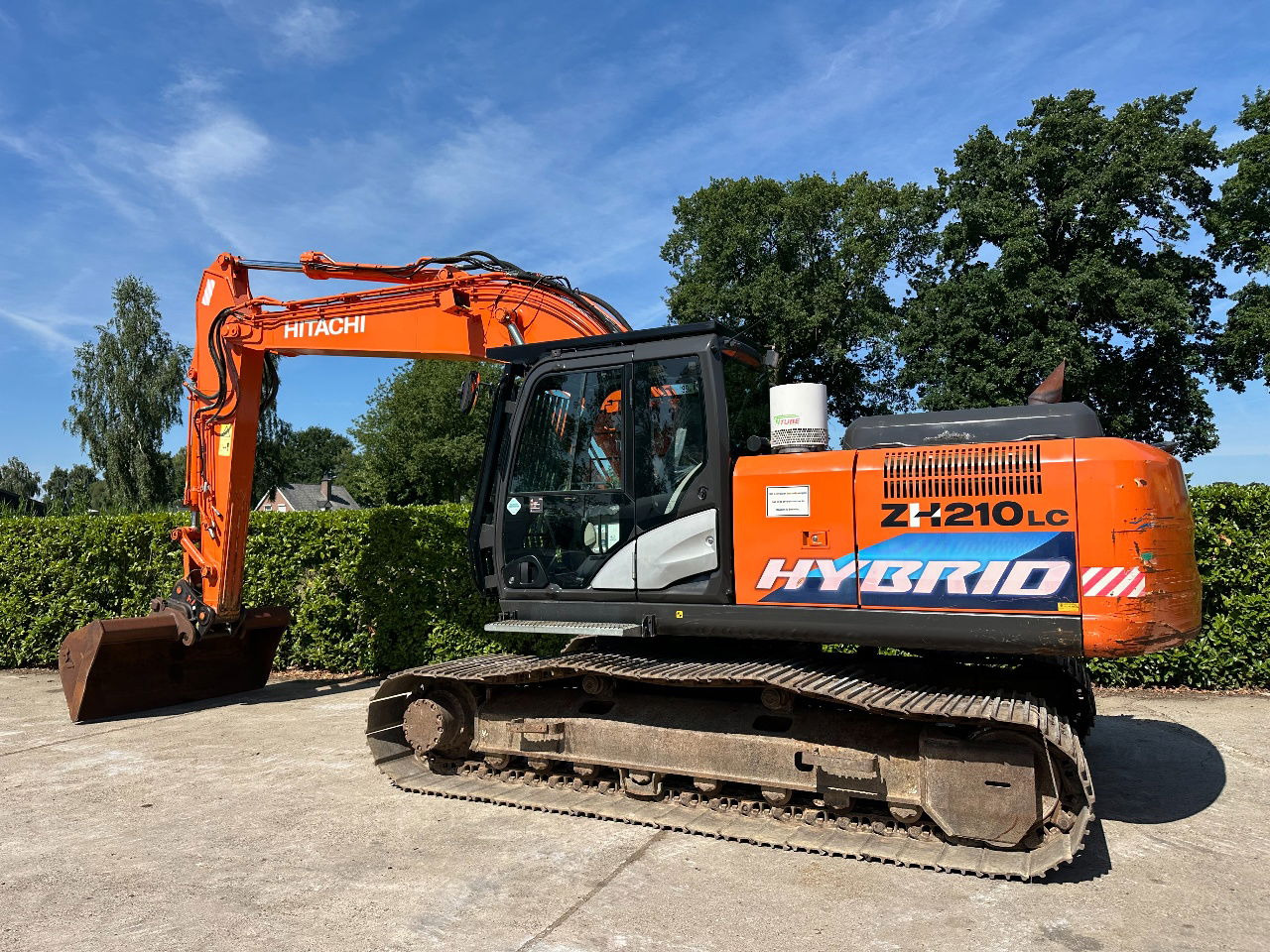 Hitachi ZH210LC-5B - Гусеничный экскаватор: фото 2 Hitachi ZH210LC-5B - Гусеничный экскаватор: фото 2