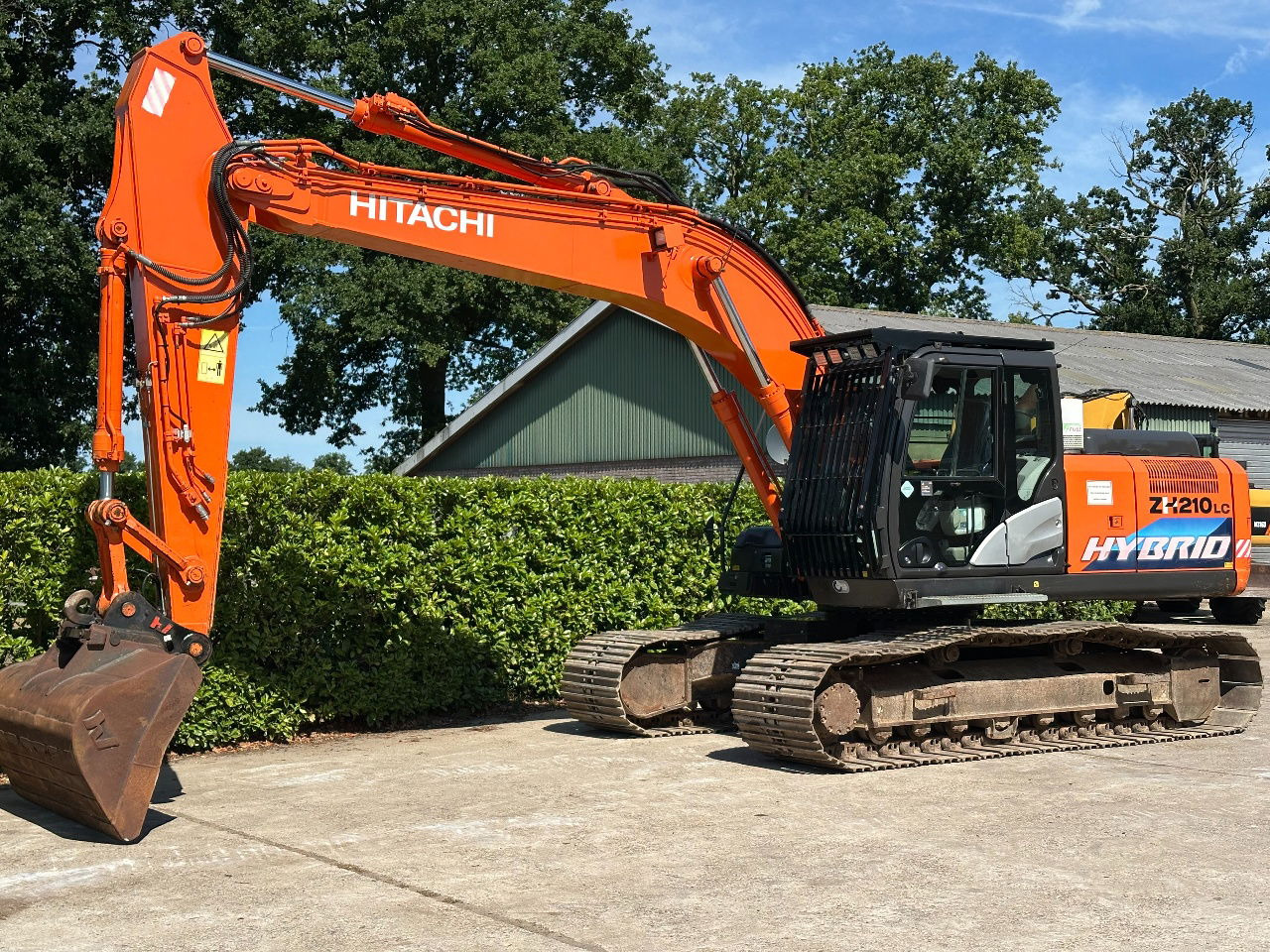 Hitachi ZH210LC-5B - Гусеничный экскаватор: фото 1 Hitachi ZH210LC-5B - Гусеничный экскаватор: фото 1