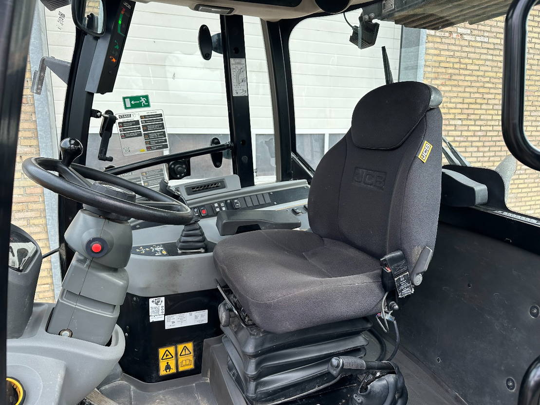 Телескопический фронтальный погрузчик JCB TM220 SV A: фото 12 Телескопический фронтальный погрузчик JCB TM220 SV A: фото 12