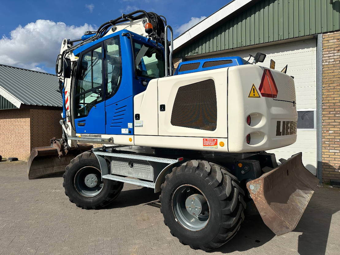 Liebherr A914 - Колёсный экскаватор: фото 2 Liebherr A914 - Колёсный экскаватор: фото 2