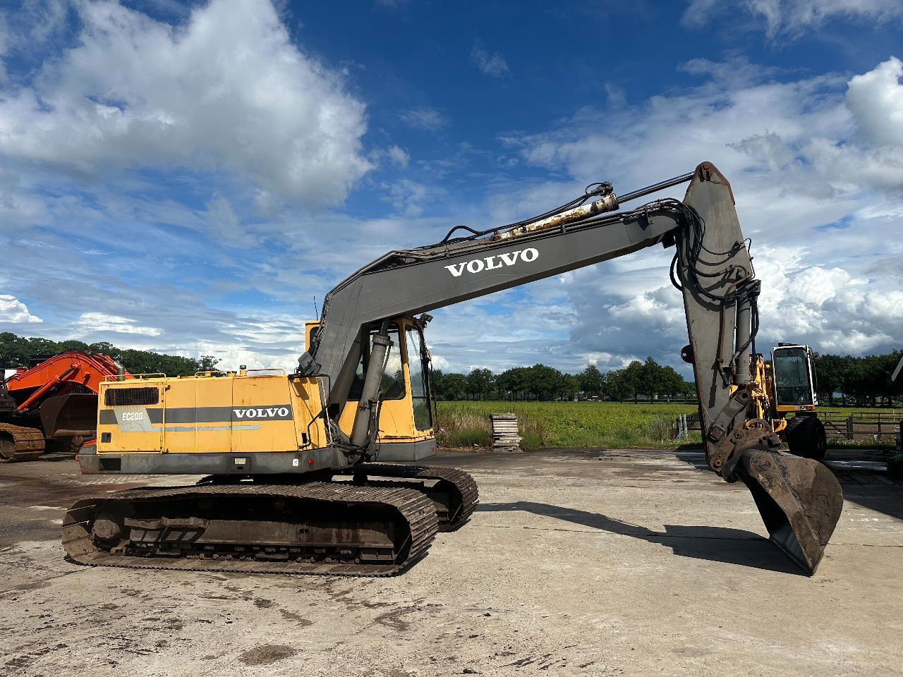 Volvo EC200 - Гусеничный экскаватор: фото 4 Volvo EC200 - Гусеничный экскаватор: фото 4