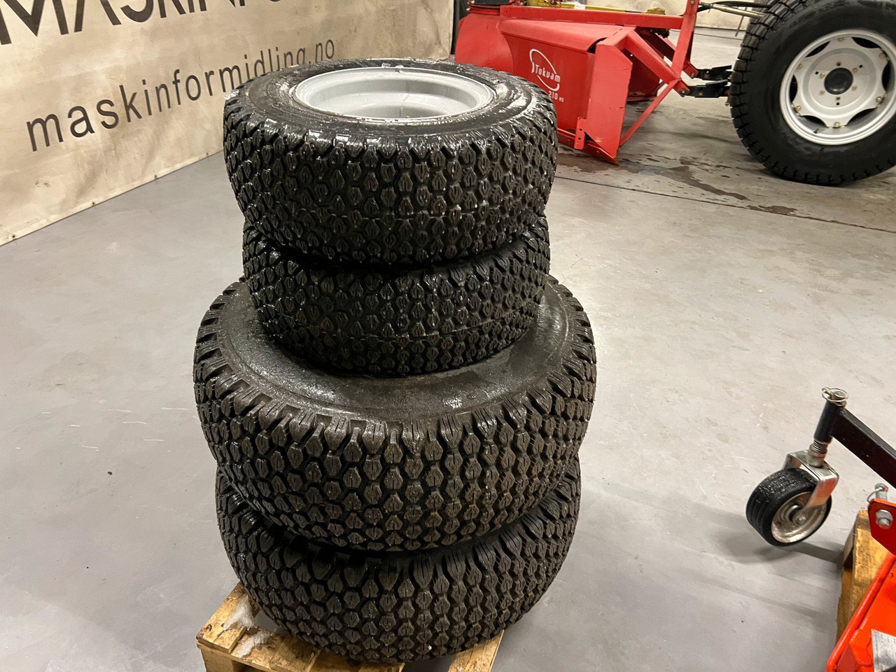 Dekk passer Massey Ferguson 1525 - Колесо для Сельскохозяйственной техники: фото 1 Dekk passer Massey Ferguson 1525 - Колесо для Сельскохозяйственной техники: фото 1