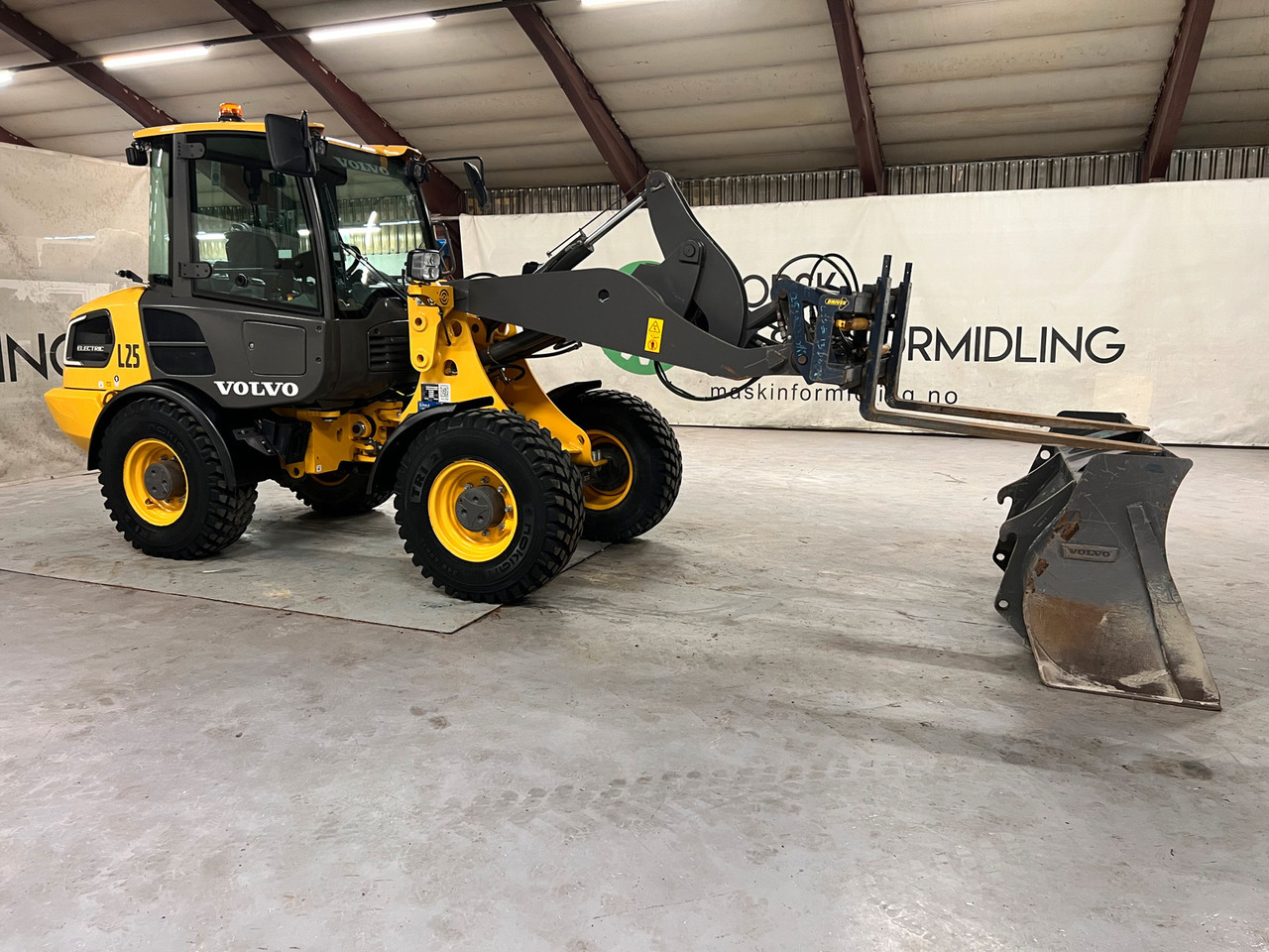 Volvo JL25H - Колёсный погрузчик: фото 5 Volvo JL25H - Колёсный погрузчик: фото 5