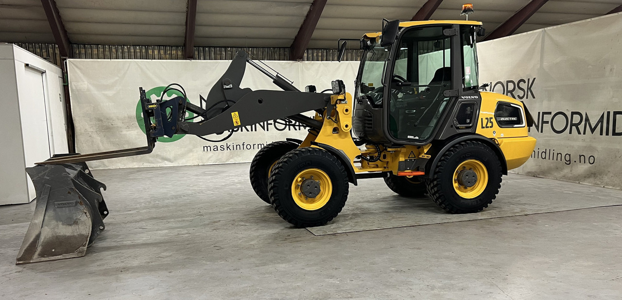 Volvo JL25H - Колёсный погрузчик: фото 1 Volvo JL25H - Колёсный погрузчик: фото 1