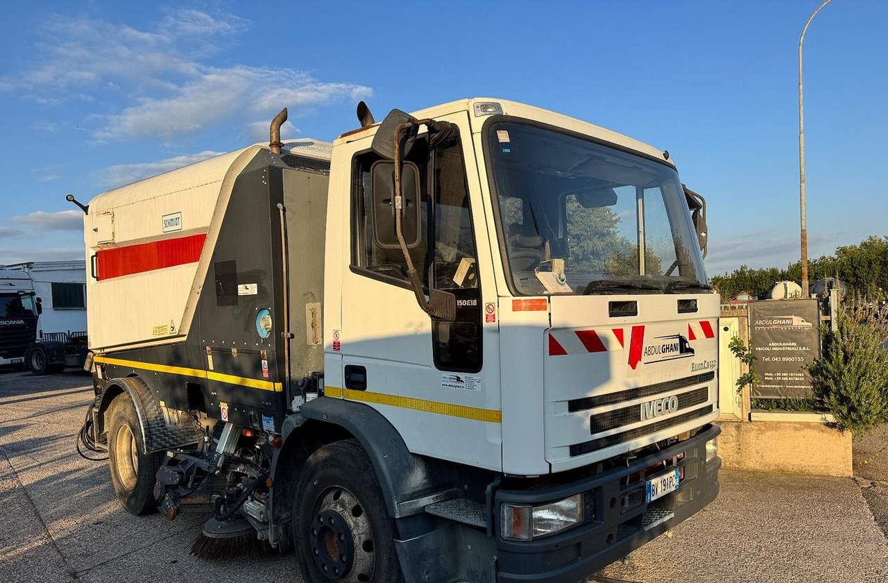 Iveco EuroCargo 150E18 spazzatrice - Подметально-уборочная машина: фото 2 Iveco EuroCargo 150E18 spazzatrice - Подметально-уборочная машина: фото 2