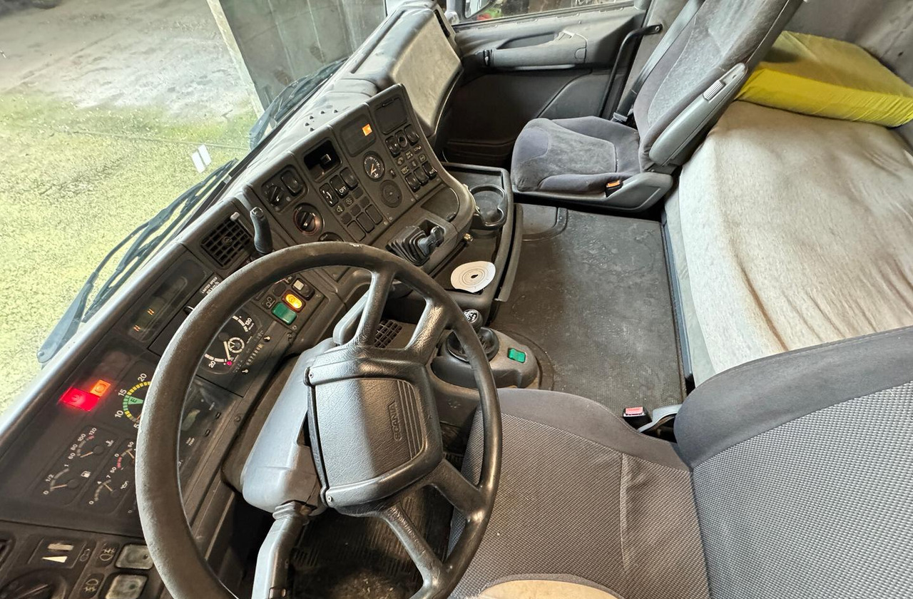 Motrice Scania R124 - 420 - 2002 (6X2) - Грузовик-шасси: фото 5 Motrice Scania R124 - 420 - 2002 (6X2) - Грузовик-шасси: фото 5