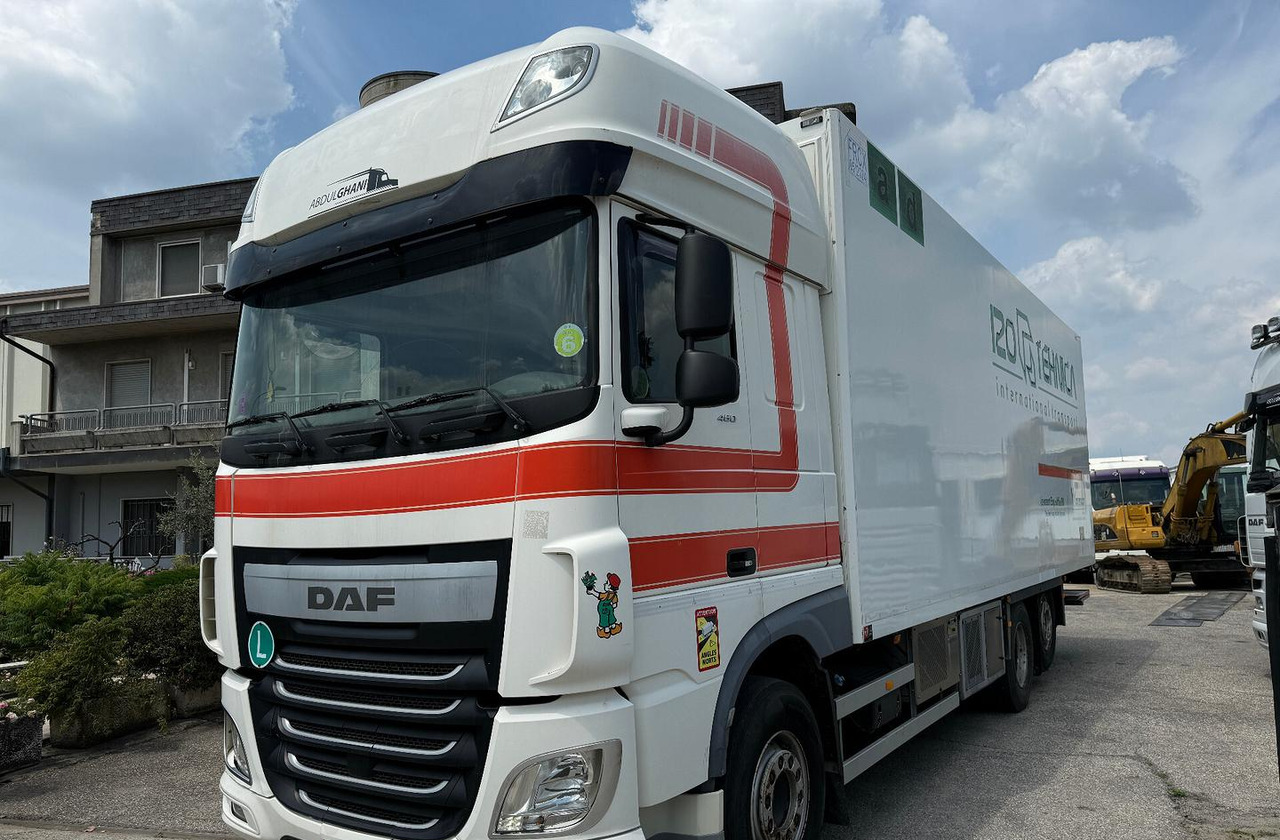 Motrice frigo DAF XF 105.460 con Sponda - Рефрижератор: фото 3 Motrice frigo DAF XF 105.460 con Sponda - Рефрижератор: фото 3