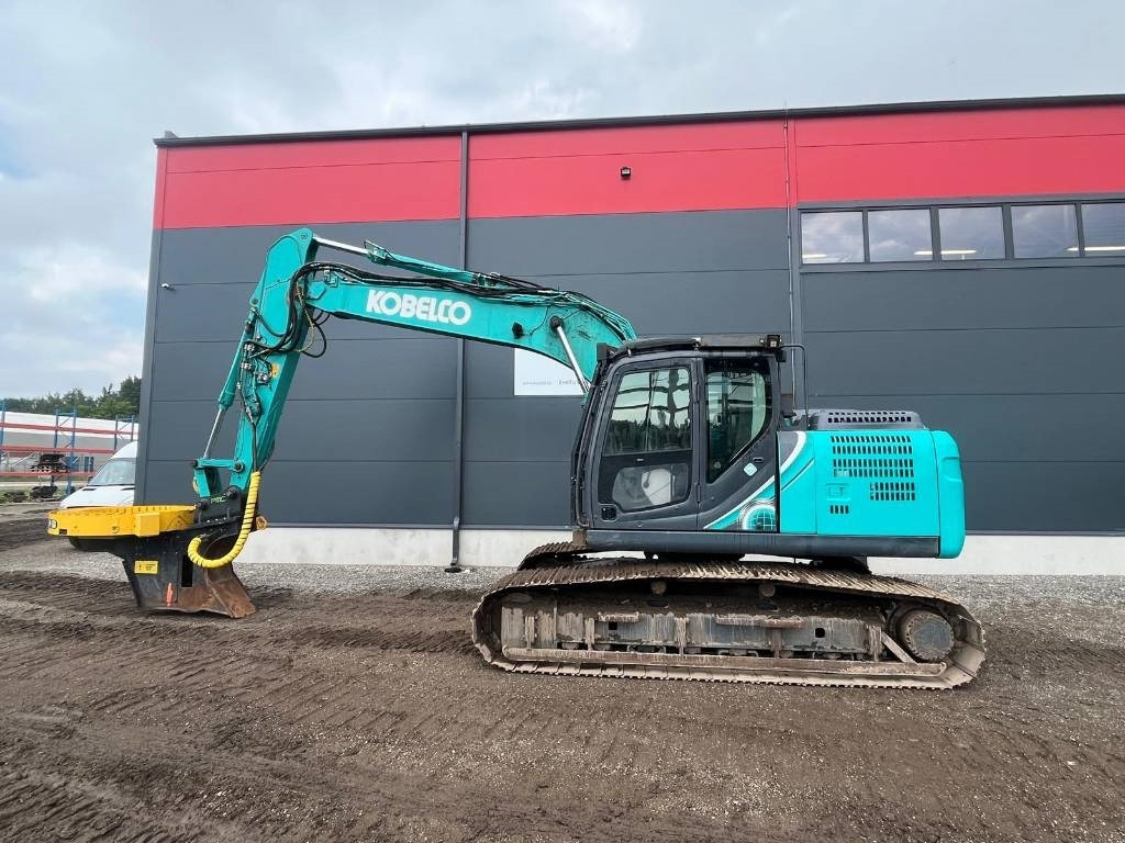 Kobelco SK180LC-10 - Гусеничный экскаватор: фото 1 Kobelco SK180LC-10 - Гусеничный экскаватор: фото 1