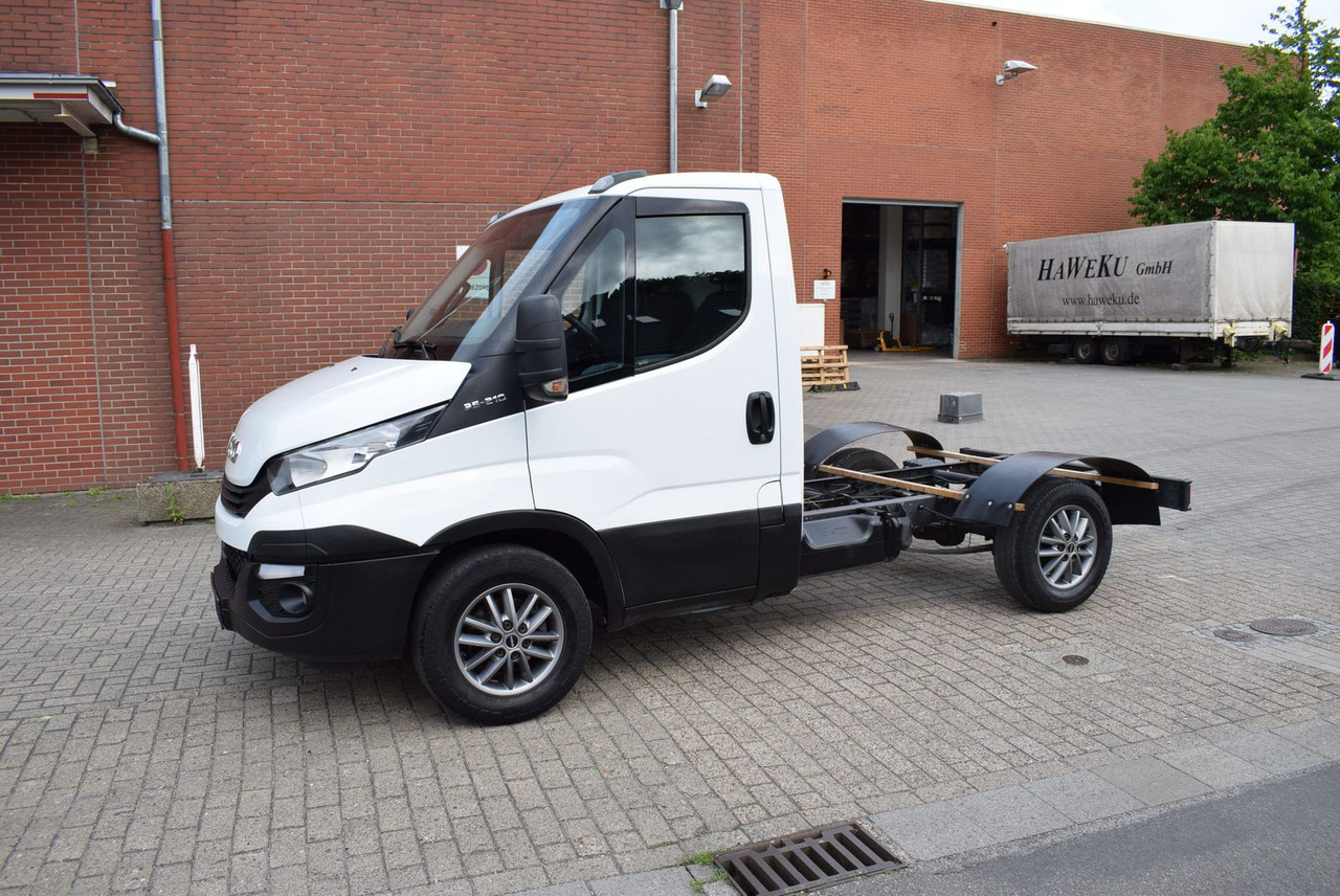 Iveco Daily 35 S21 3,0 Automatik Luftfederung Tempomat - Грузовик-шасси: фото 2 Iveco Daily 35 S21 3,0 Automatik Luftfederung Tempomat - Грузовик-шасси: фото 2