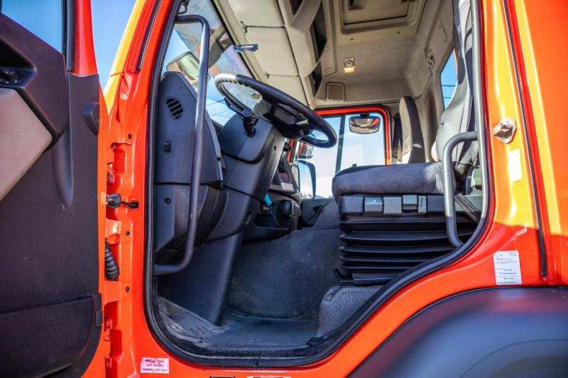 Фото интерьера 1: Грузовик бортовой/ Платформа, Автоманипулятор Renault KERAX 380DXI+E5+PK16TM/3EXT