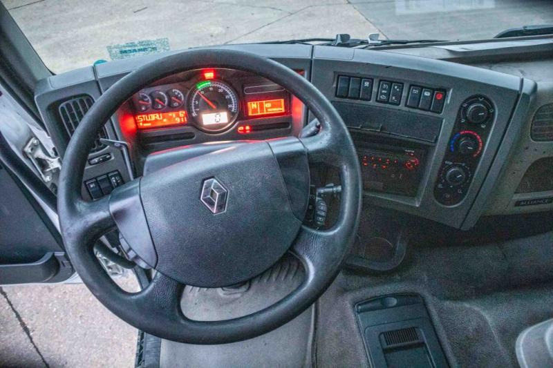 Фото интерьера 2: Renault PREMIUM 380 DXI-6x2 в лизинг Renault PREMIUM 380 DXI-6x2