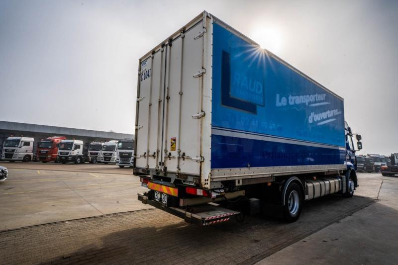 Renault PREMIUM 380 DXI+ DHOLLANDIA - Тентованный грузовик: фото 4 Renault PREMIUM 380 DXI+ DHOLLANDIA - Тентованный грузовик: фото 4