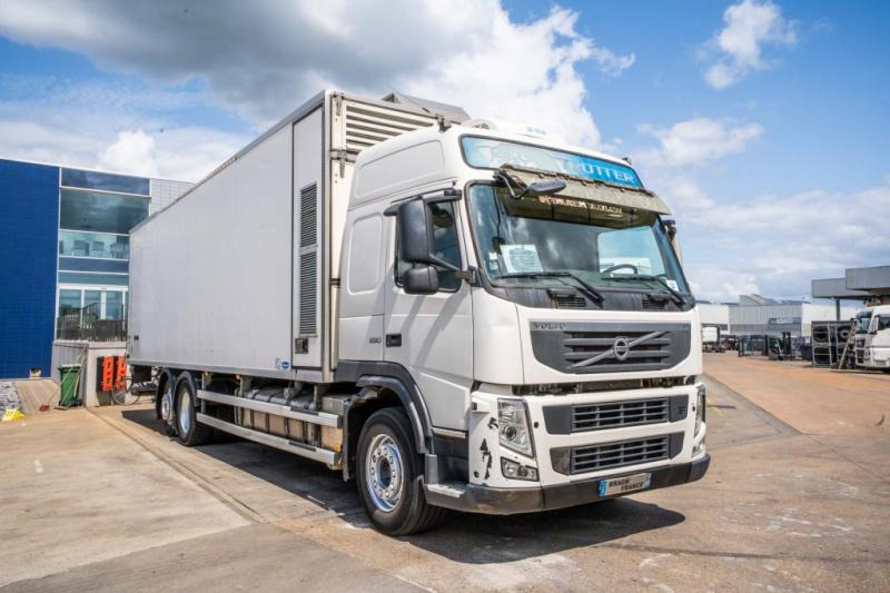 Volvo FM 330-6x2-VEB+AUBINEAU+DHOLLANDIA- POUSSIN/CHICKEN/KUIKEN/KÛKEN - Рефрижератор: фото 2 Volvo FM 330-6x2-VEB+AUBINEAU+DHOLLANDIA- POUSSIN/CHICKEN/KUIKEN/KÛKEN - Рефрижератор: фото 2