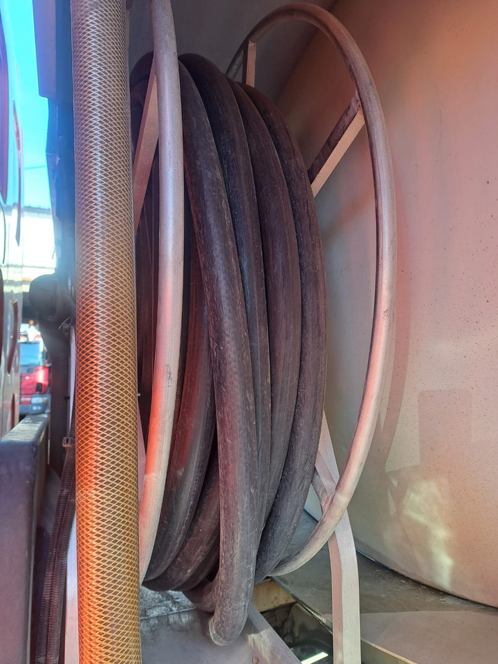 RENAULT MIDLUM 270 - Грузовик-цистерна: фото 3 RENAULT MIDLUM 270 - Грузовик-цистерна: фото 3