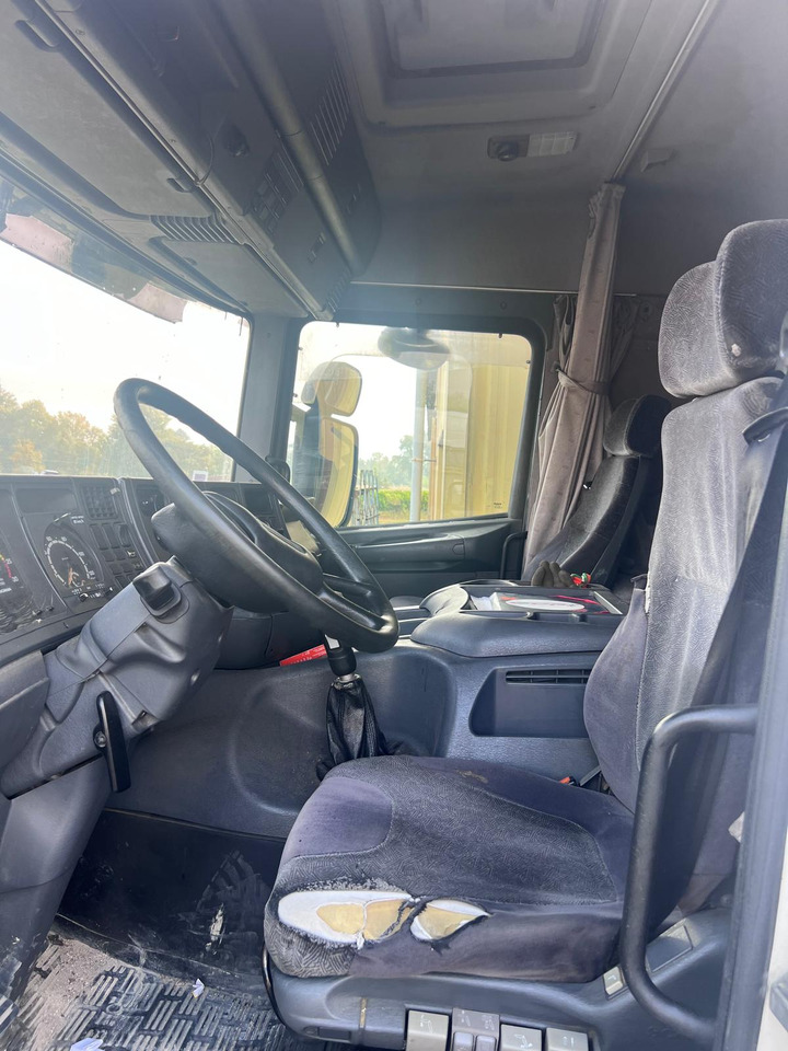 SCANIA - Тентованный грузовик: фото 2 SCANIA - Тентованный грузовик: фото 2
