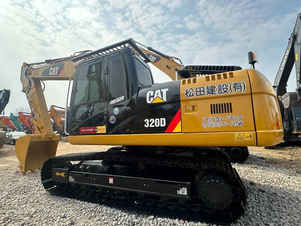 Гусеничный экскаватор CAT CAT320D2: фото 1
