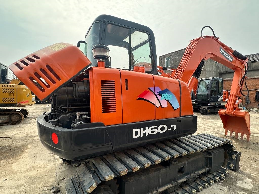 Doosan DH 60-7 - Гусеничный экскаватор: фото 1 Doosan DH 60-7 - Гусеничный экскаватор: фото 1