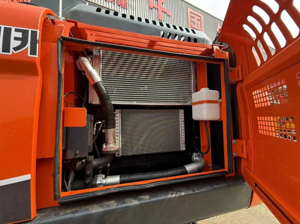 Doosan DX 225 LCA - Гусеничный экскаватор: фото 2 Doosan DX 225 LCA - Гусеничный экскаватор: фото 2