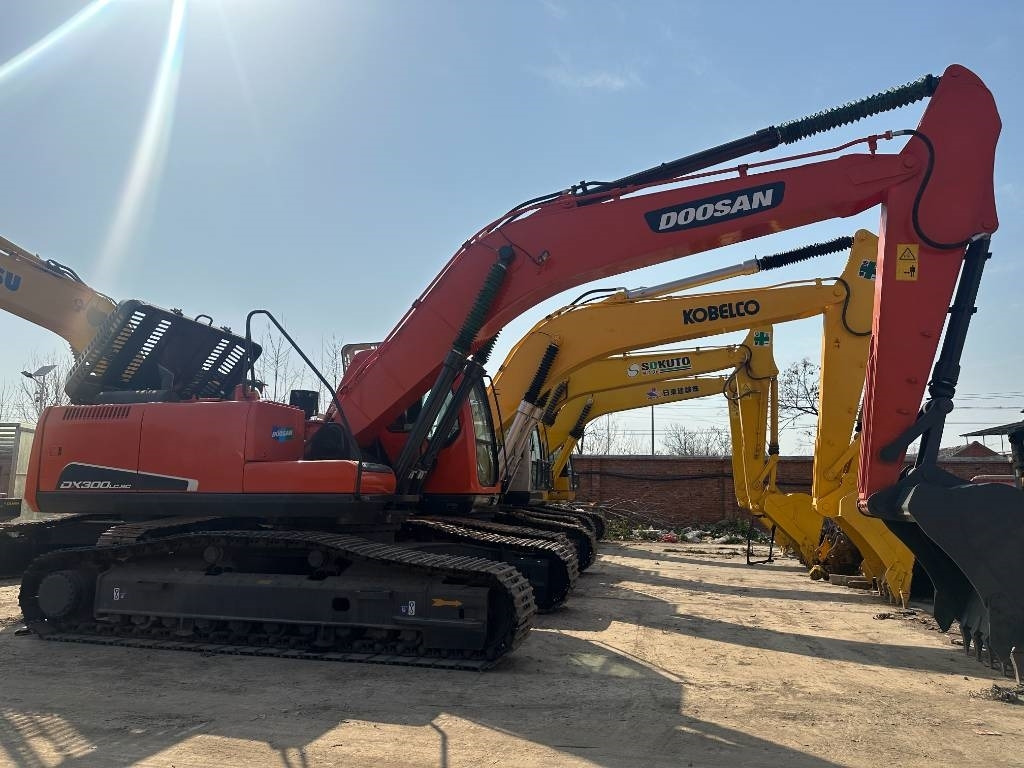 Doosan DX 300 - Гусеничный экскаватор: фото 3 Doosan DX 300 - Гусеничный экскаватор: фото 3