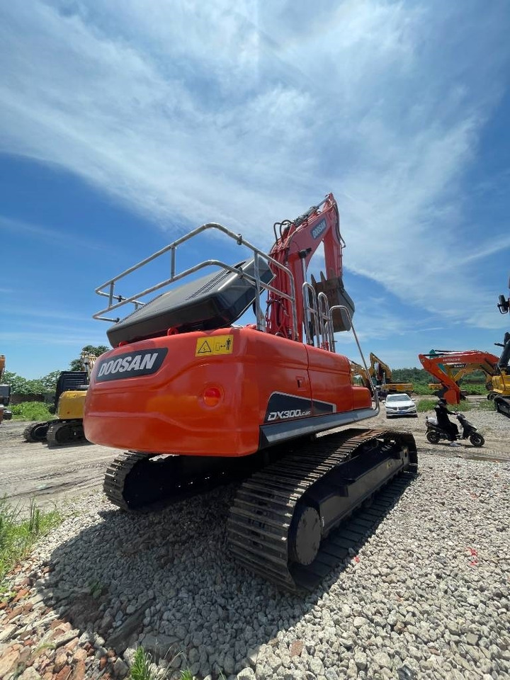 Doosan DX 300 - Гусеничный экскаватор: фото 2 Doosan DX 300 - Гусеничный экскаватор: фото 2
