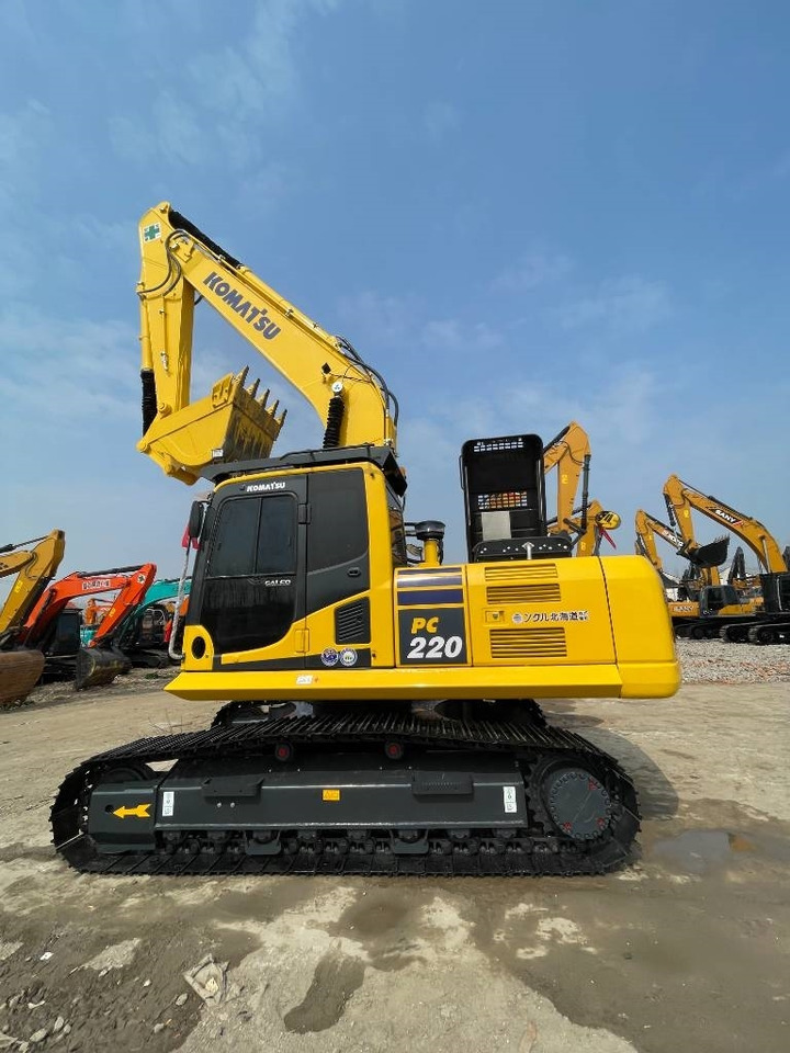 Komatsu PC 220 - Гусеничный экскаватор: фото 1 Komatsu PC 220 - Гусеничный экскаватор: фото 1