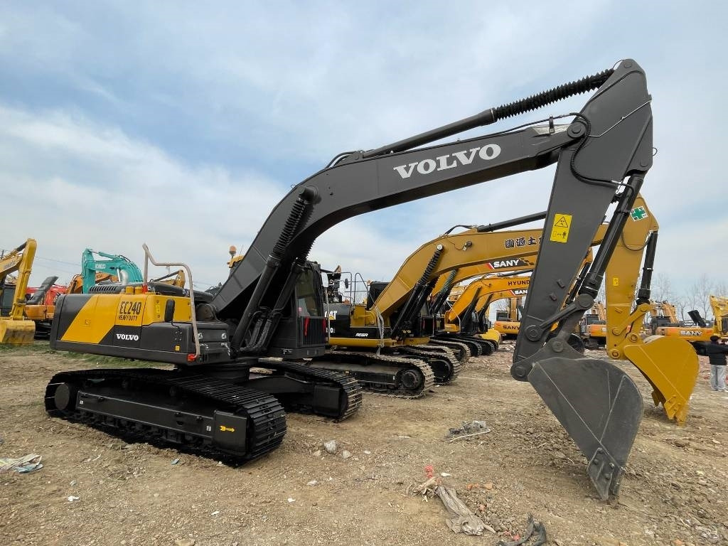 Volvo EC 240 - Гусеничный экскаватор: фото 1 Volvo EC 240 - Гусеничный экскаватор: фото 1